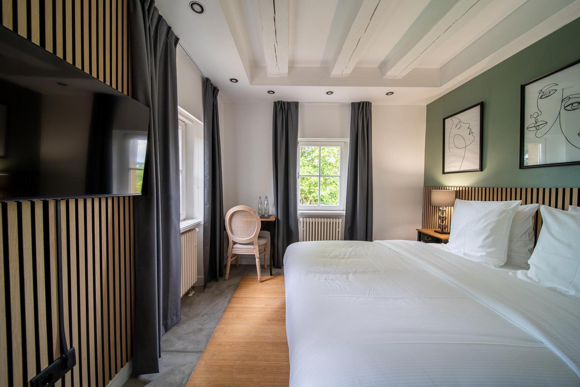 Chateau Hotel 3*